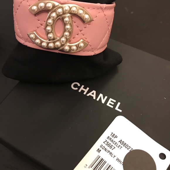 CHANEL PINK AND PEARL LEATHER CUFF BRACELET NWT - Picture 6 of 8